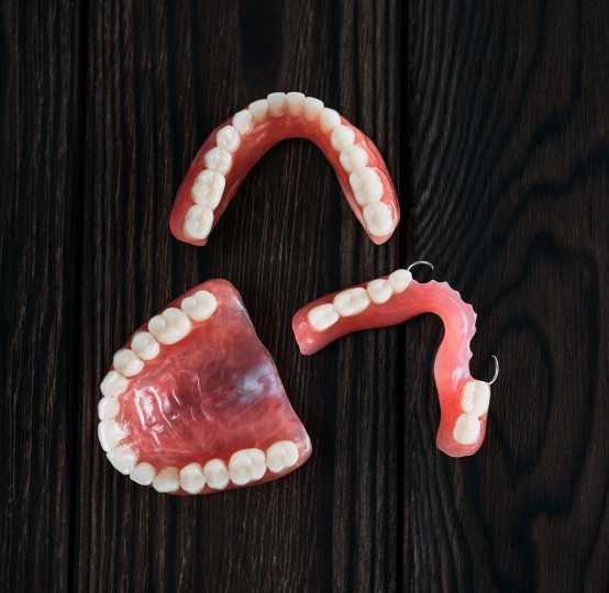 Custom Full and Partial Dentures for Replacing Missing Teeth